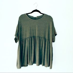 One size fits all. Oversized tunic. Army green.
